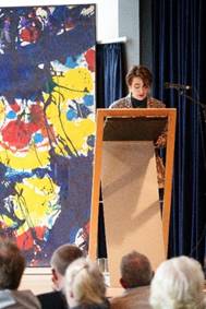 Ein Bild, das Menschliches Gesicht, Kleidung, Frau, Kunst enthlt.

Automatisch generierte Beschreibung